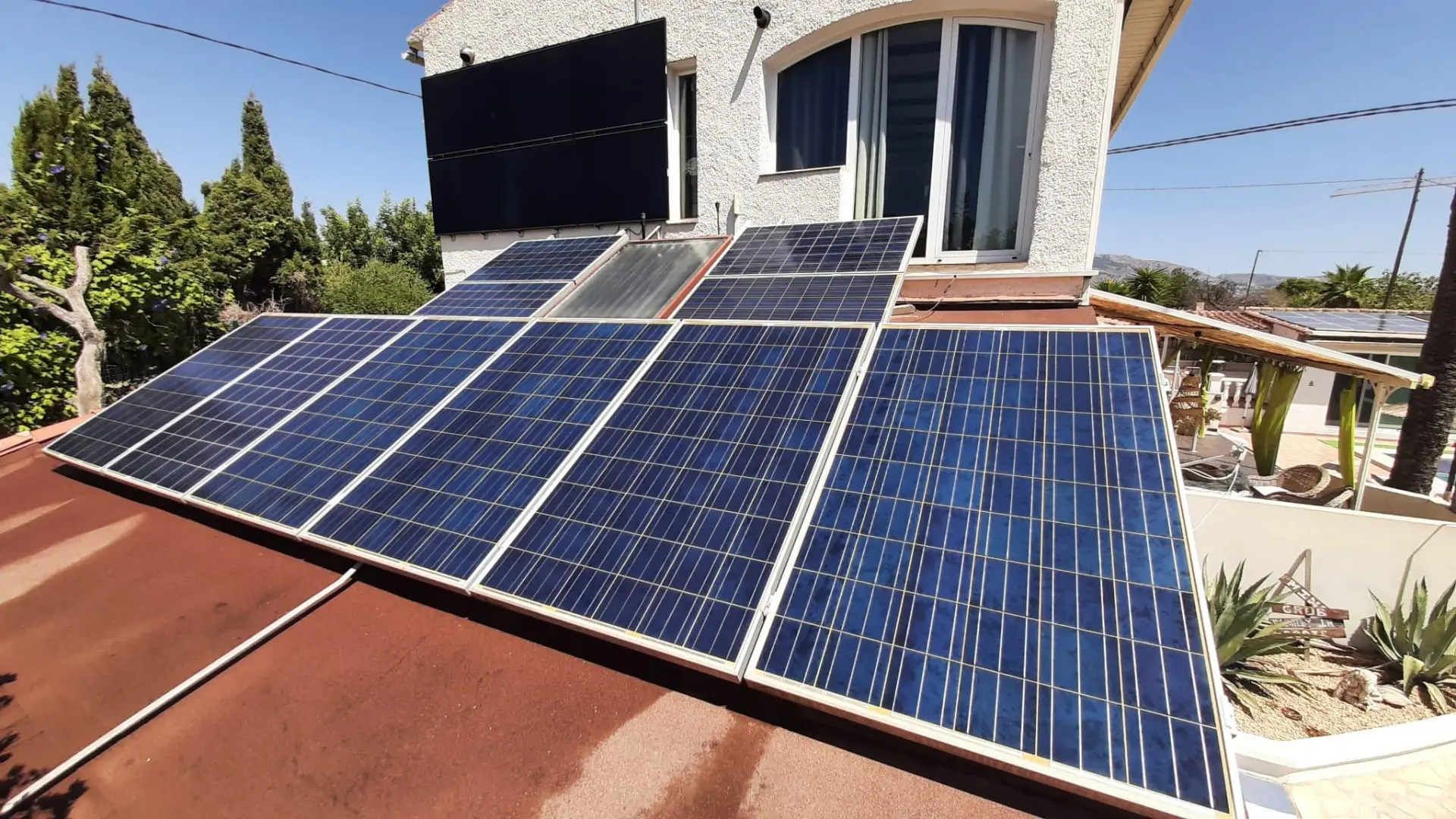Limpieza de placas solares en tejado